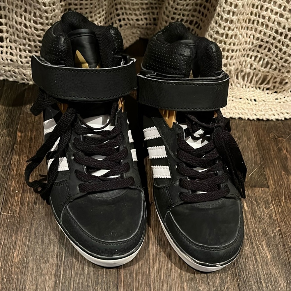 ADIDAS WEDGE SNEAKERS SIZE 5